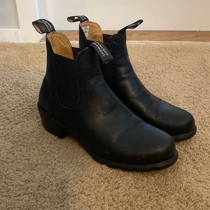 Black heeled women’s blundstones